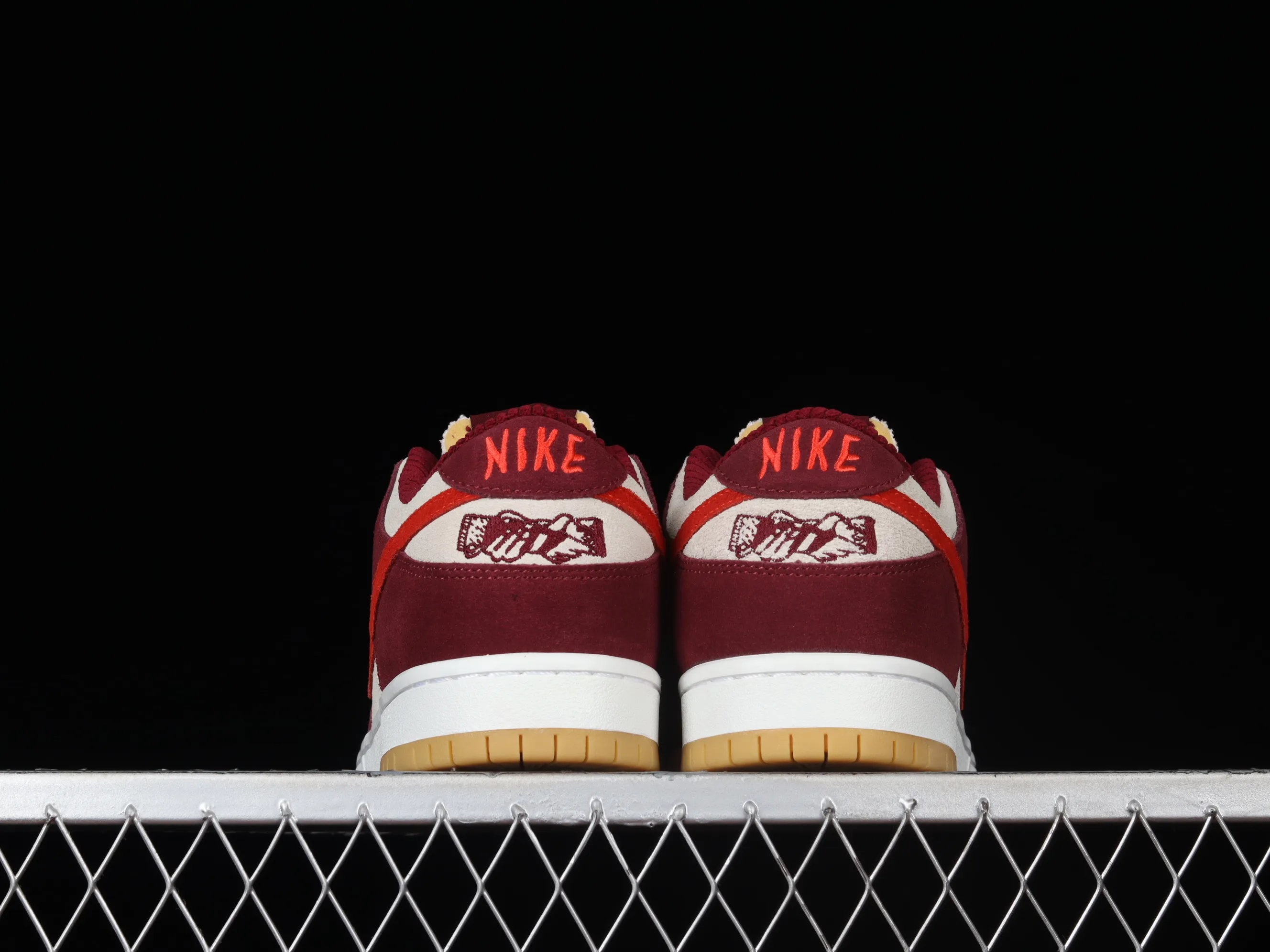 All categories Nk SB Dunk Series Nk SB Dunk Low low-top sneakers Skate Like a Girl x Nk SB Dunk Low joint model SB smashed backboard fashion casual sneakers DX4589-600